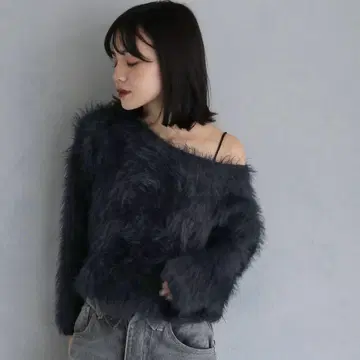 숏 샤기 니트 블랙