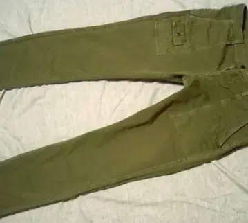올리브 그린 카고 팬츠