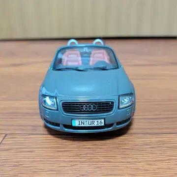 Audi TT Roadster 1/18 미니카 그레이