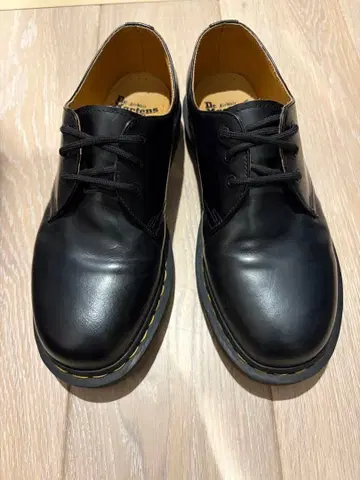 Dr. Martens 3홀 슈즈