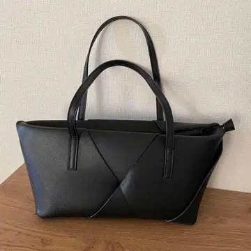 ZARA 블랙 크로스 디자인 핸드백