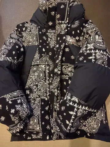 FIRST DOWN 페이즐리 무늬 다운 자켓