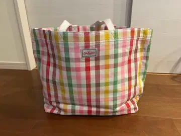 [ 새상품 ] 깅엄 체크 패턴 딸기 토트백 캐스키드슨