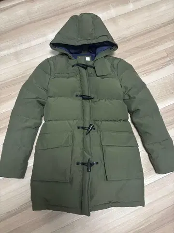 케이프 하이츠 카키 후드 부착 다운 자켓