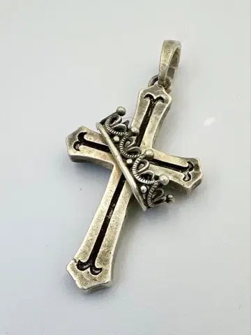 저스틴 데이비스 크로스 위드 크라운 펜던트 탑 실버925