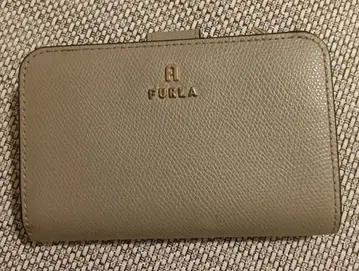 FURLA 그레이 접이식 지갑 까멜리아