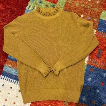 츠무구 코튼 랜덤 리브 니트 프릴 하이넥 풀오버