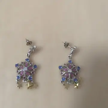 ANNA SUI 별 모양 귀찌