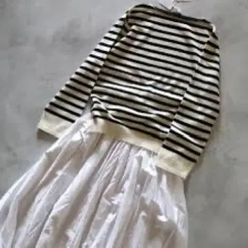 새상품 올드맨즈테일러 보더 니트