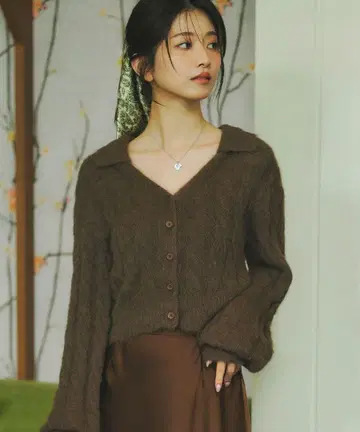 완판 색상 택 포함 새상품 코코딜 페더 카라 포함 케이블 니트