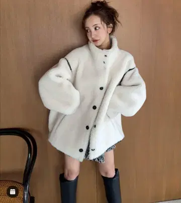 화이트 보아 자켓 오버 사이즈