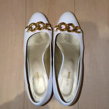 화이트 골드 체인 낮은 힐 신발