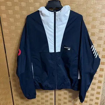 new balance 윈드브레이커