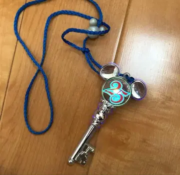 새상품급 디즈니 리조트 25주년 열쇠 펜던트 빛나는 완구