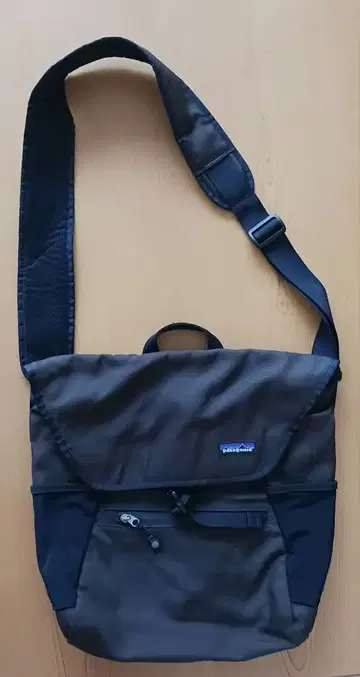 파타고니아 숄더백 다크 브라운