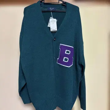 다크 그린 가디건 보라색 B 자수