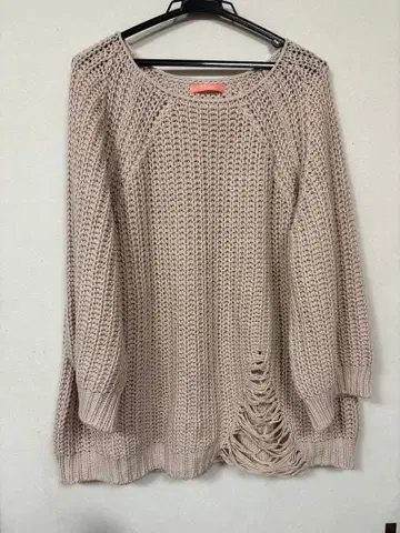 Musee 핑크 베이지 빅 실루엣 스웨터 긴팔 데미지 가공 디자인