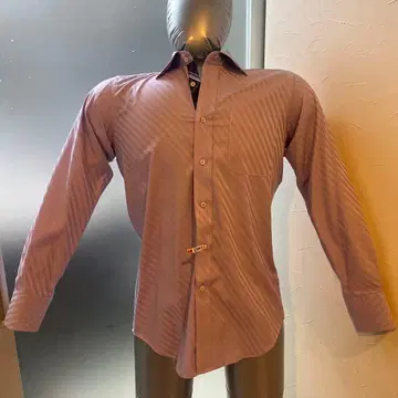 보라색 스트라이프 긴팔 셔츠 가슴 포켓 부착