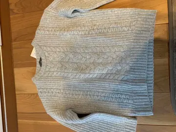 그레이 케이블 짜임 긴팔 니트 스웨터