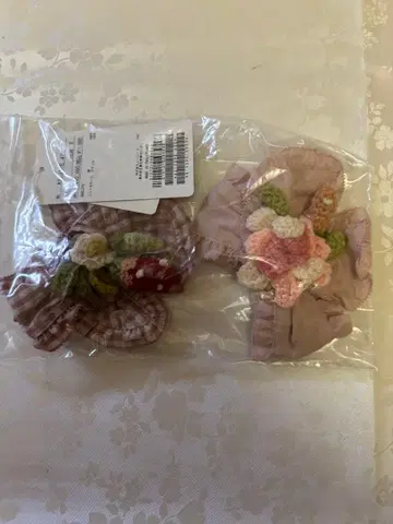 핑크하우스 브로치 2개 세트