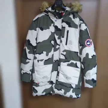 다운 자켓 카모 패턴 카모플라쥬