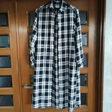 체크 무늬 긴팔 셔츠 원피스