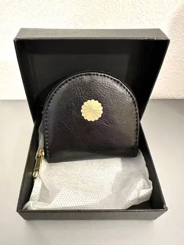 [황궁 한정판] 벚꽃 핑크 말발굽형 코인 케이스 블랙 컬러 지갑