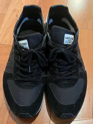 [ 중고품 ] MIZUNO 블랙 스니커즈