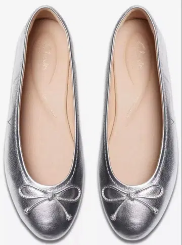 Clarks SIGNATURE 실버 플랫슈즈