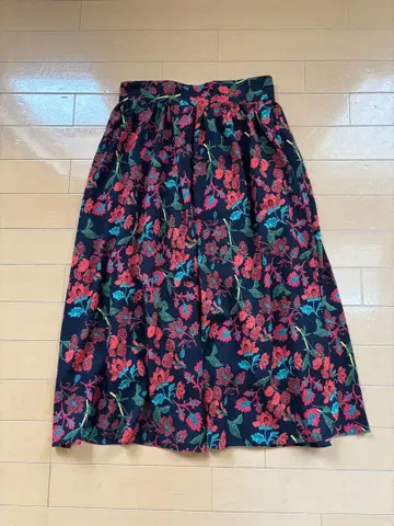 TOMORROW LAND 꽃무늬 스커트 네이비