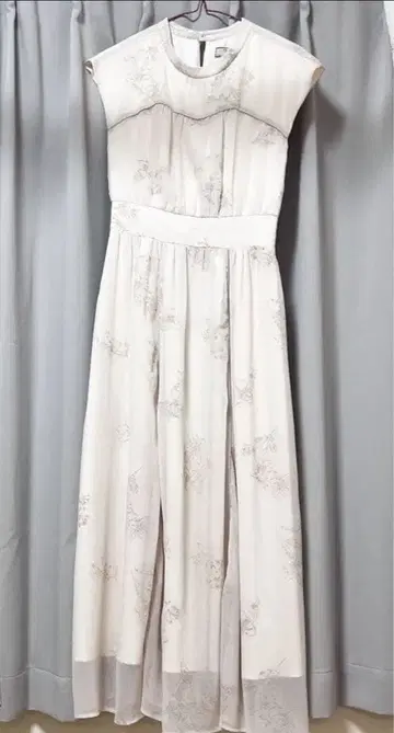 noela 슬리브리스 원피스