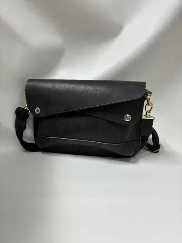 BEERBELLY 더블 플랩 백 M 사이즈