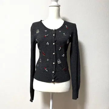 그레이 비쥬 모티브 긴팔 가디건