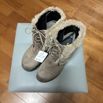 퍼 달린 베이지 숏부츠 L L