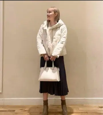 새상품 BEAMS HEART 볼륨 넥 다운 자켓 M