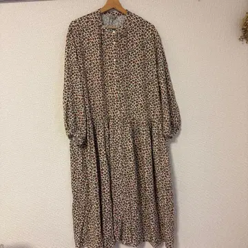 사만사 모스모스 꽃무늬 원피스 베이지