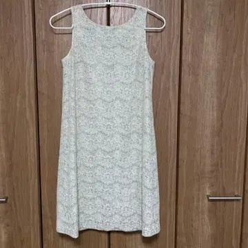 쁘띠메종 아이보리 레이스업 슬리브리스 원피스