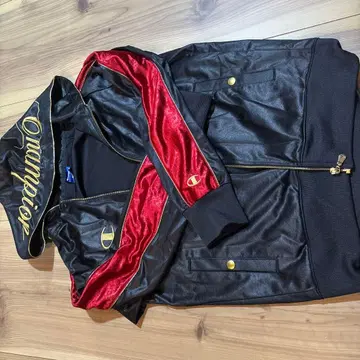 Champion 후드 부착 저지 블랙/레드