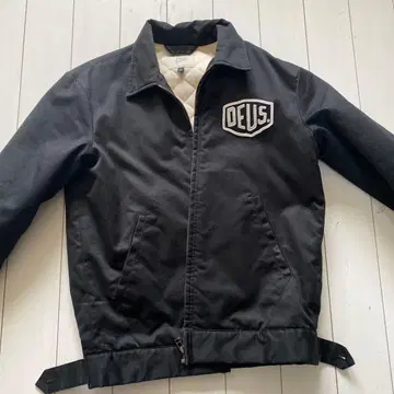 DEUS 블랙 점퍼