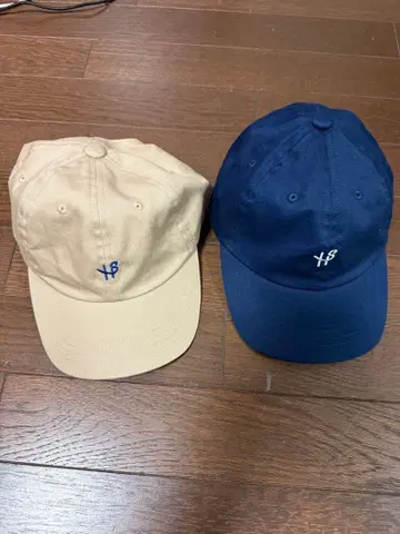 SHIPS 베이지와 네이비 캡 세트