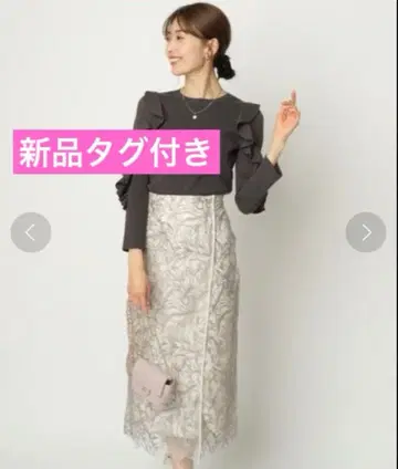 [택 포함 새상품] Apuweiser-riche 라인 자수 타이트 스커트