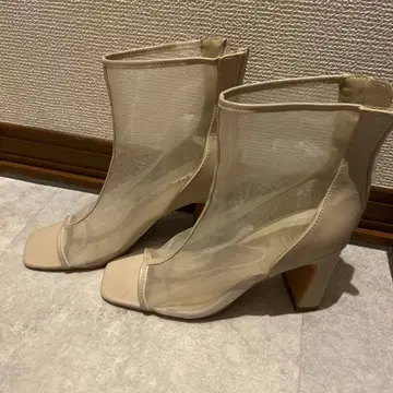 베이지 메쉬 오픈토 부츠