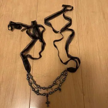 Moi-meme-Moitie 크로스와 장미 참 포함 초커