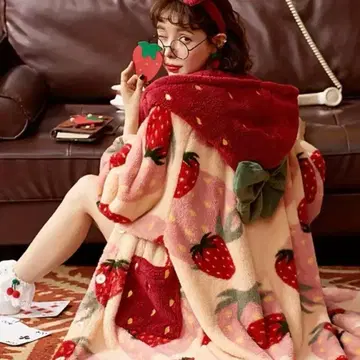 미사용 새상품 딸기 후드 부착 룸웨어