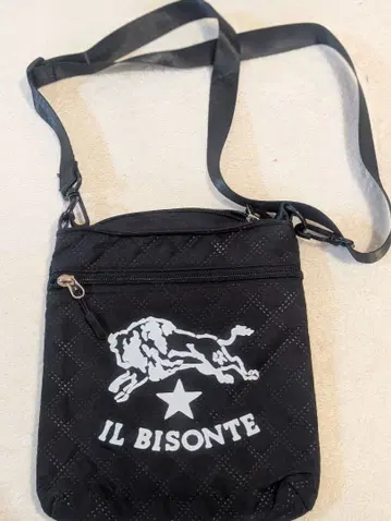 IL BISONTE 퀼팅 숄더백 블랙