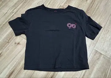 9090 레오파드 무늬 자수 반팔 T셔츠 블랙