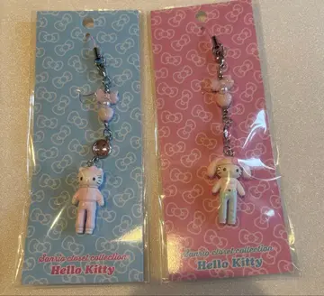 미개봉 새상품 산리오 옷장 컬렉션 스트랩 키티 2개 세트