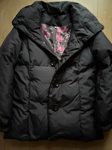 블랙 다운 자켓 후드 부착