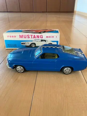 머스탱 양철 장난감 자동차 레트로