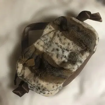 퍼와 가죽 숄더백